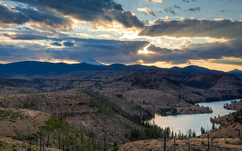 Redmond’s Best Hiking Trails: An Outdoor Enthusiast’s Guide